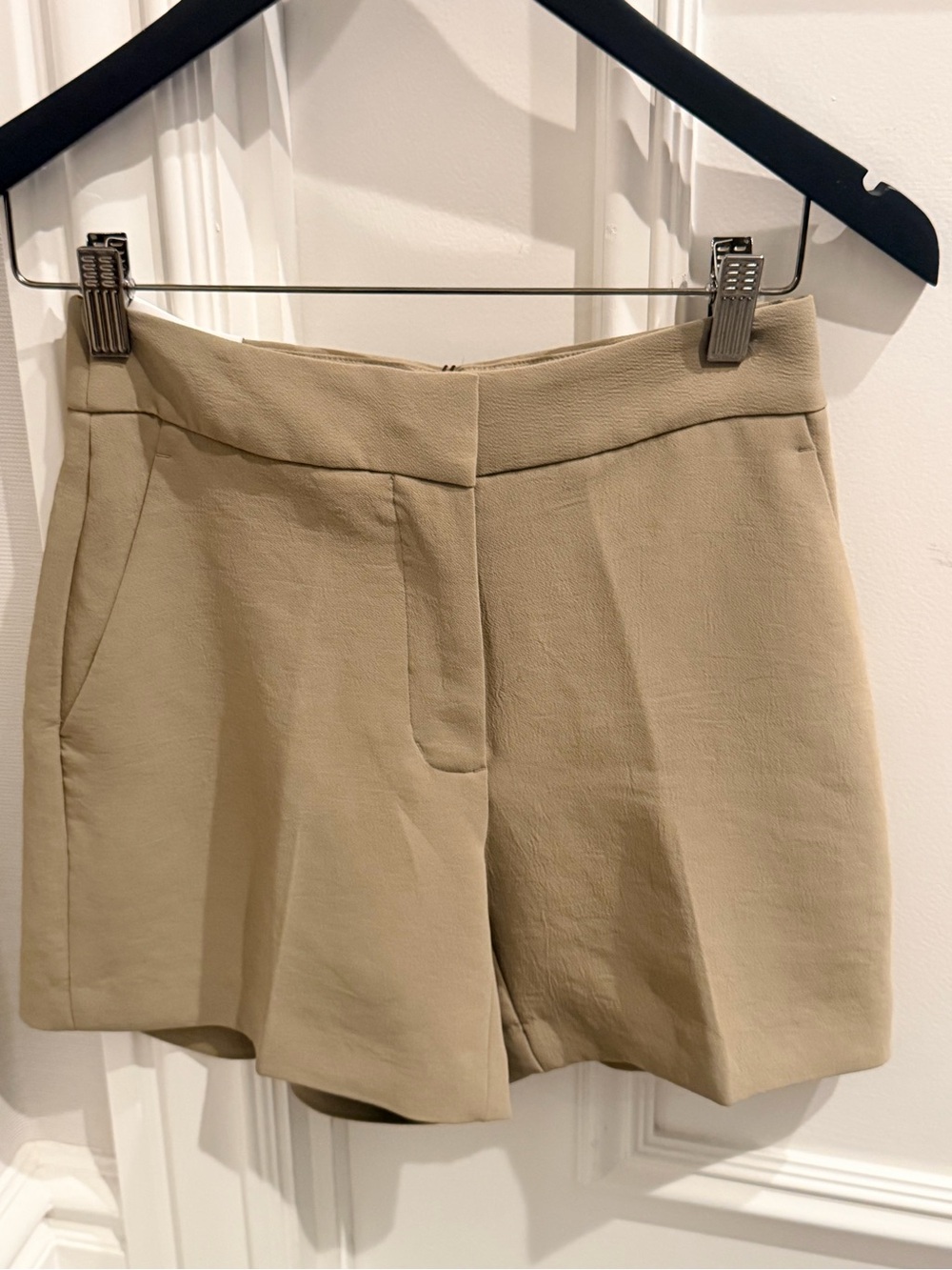 NWT Aritzia High-Waist Tailored Shorts Limitless Mid-Thigh Sundried Olive Size 0